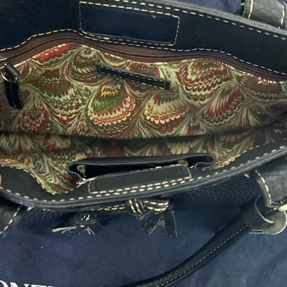 Dooney & Bourke Black Pebbled Leather Shouder Bag with Blue Duck Hangtag - Picture 7 of 11